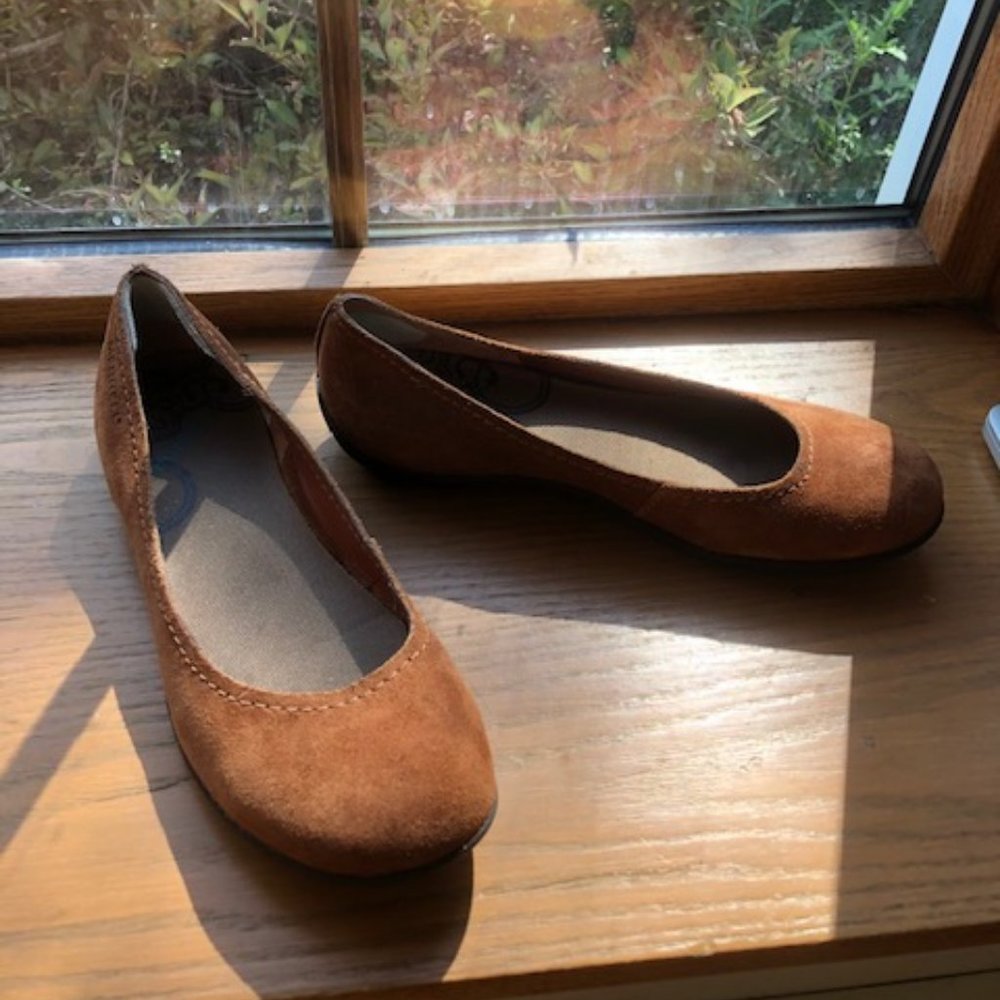 Merrill Avesso Brown Suede Ballet Flats size 8.5